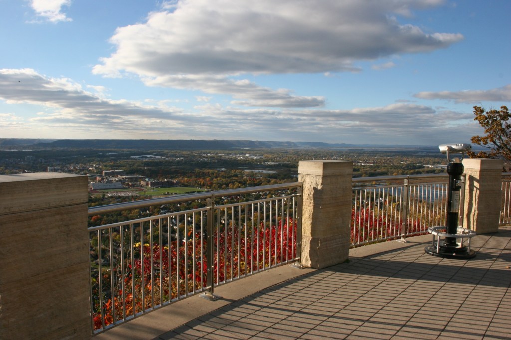 Grandad's Bluff, 94 railing on overlook