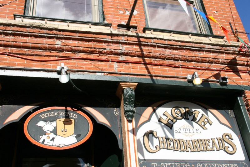 You'll find down-home shops in historic buildings. Cheddarheads offers Wisconsin-themed gifts and t-shirts focusing on cheese and the state's dairy industry.