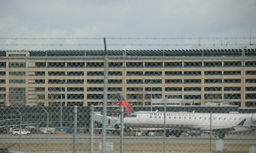 MSP Airport, 12 United Express