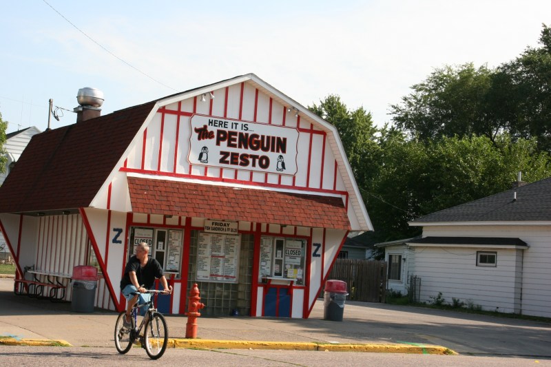 I shot this scene of The Penguin Zesto in September 2015.