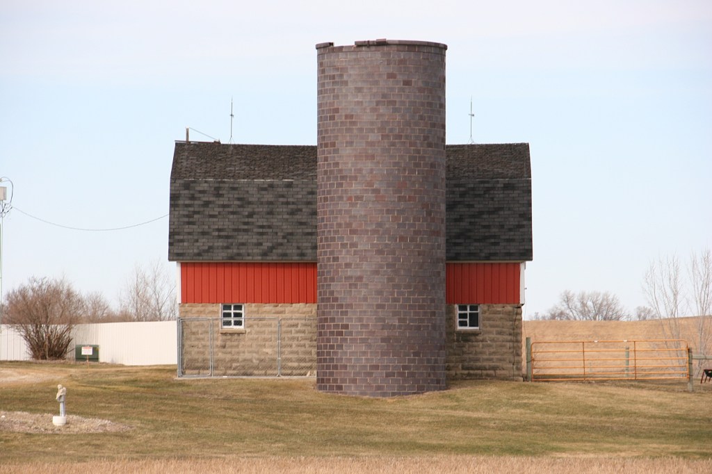 Rural Minnesota, 103 barn & silo