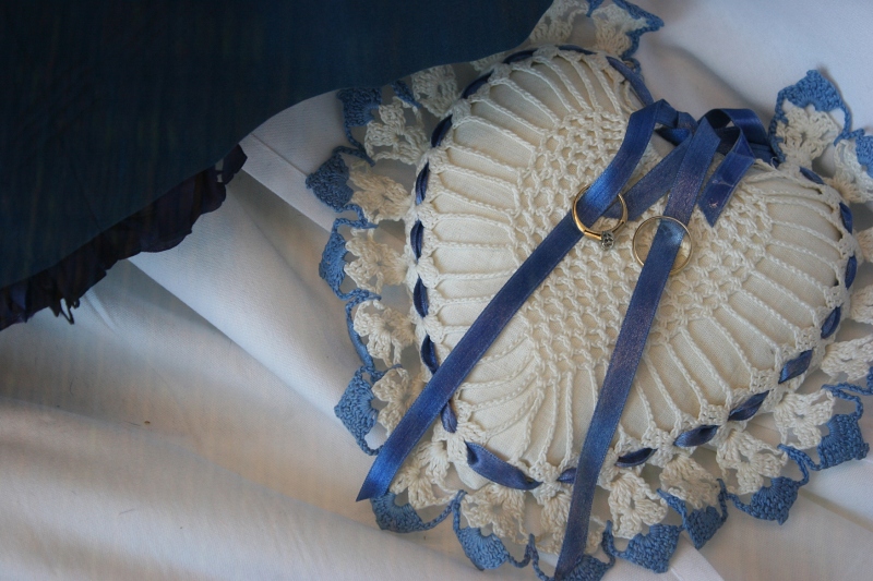 "Something blue" is woven into this crocheted ring bearer's pillow.