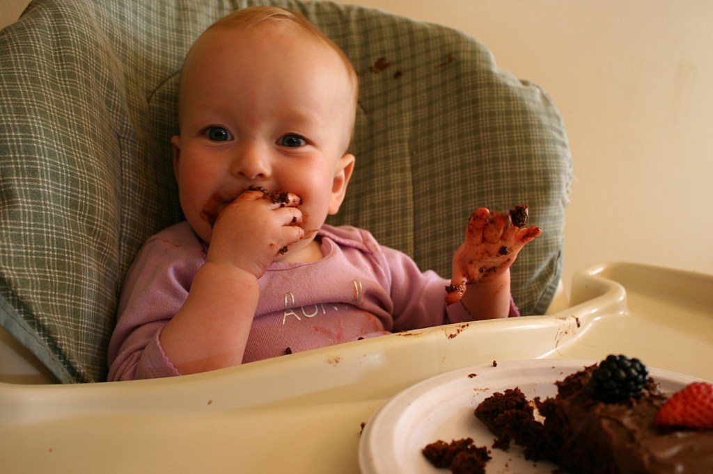 Birthday, 17 eating cake