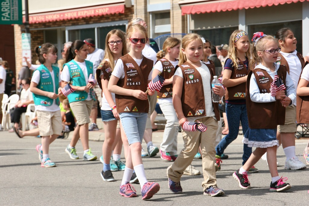 Parade, 38 Girl Scouts