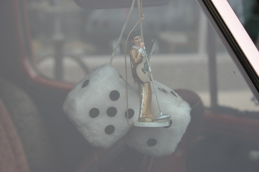 Elvis was not in the house, but in the car.