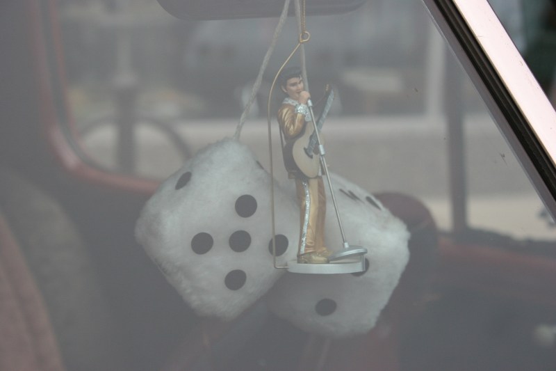 Elvis was not in the house, but in the car.