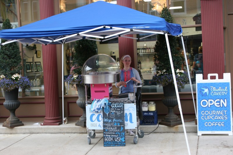 One of Faribault's newest businesses, Bluebird Cakery, held a cupcake eating contest. I missed it as I was unaware.