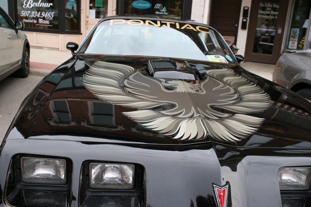 The art on the hood of the Pontiac impresses.
