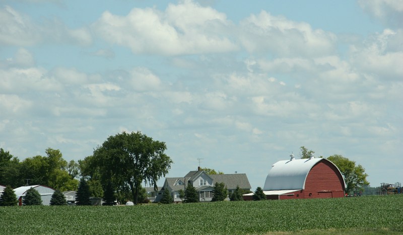 Barn, 142 farm site between Olivia and Wilmar