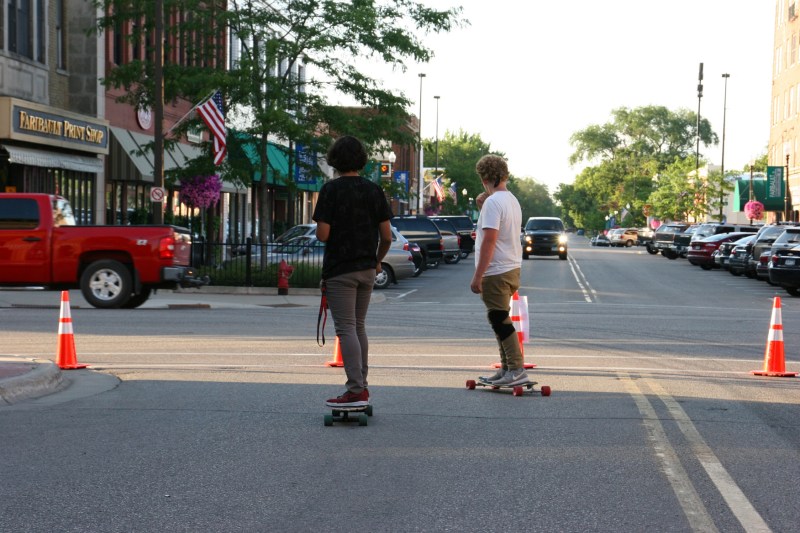 Car Cruise Night, 81 skateboarders