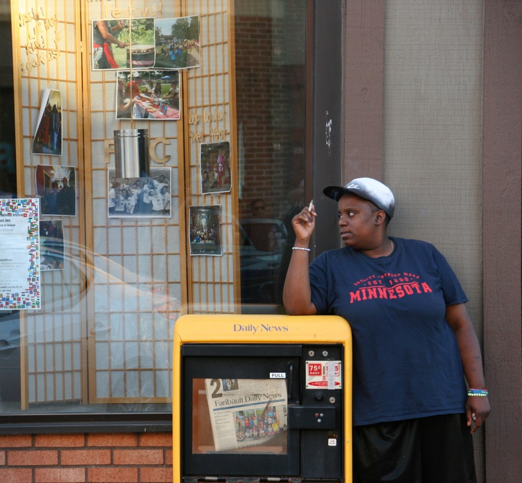 Car Cruise Night, 85 hanging out
