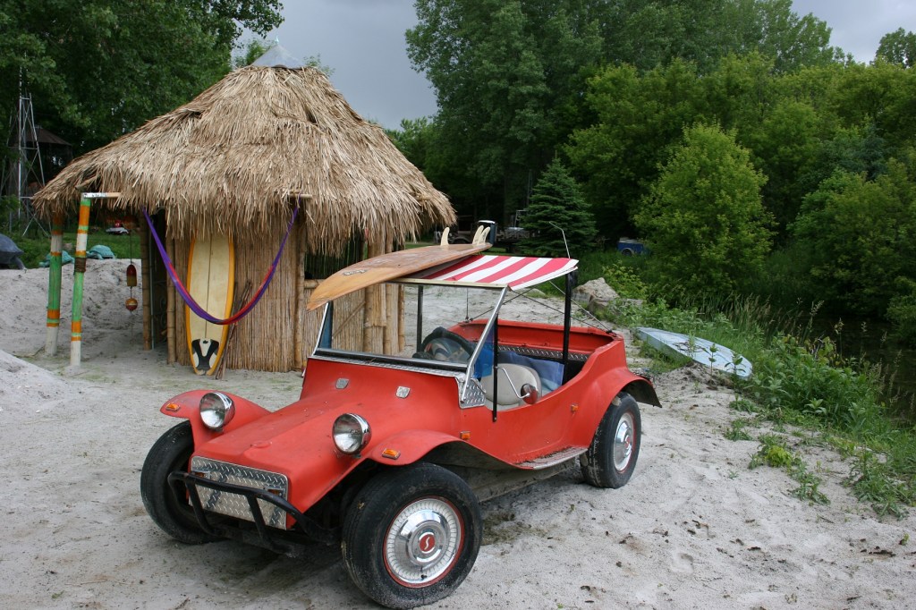 An inviting tropical scene...