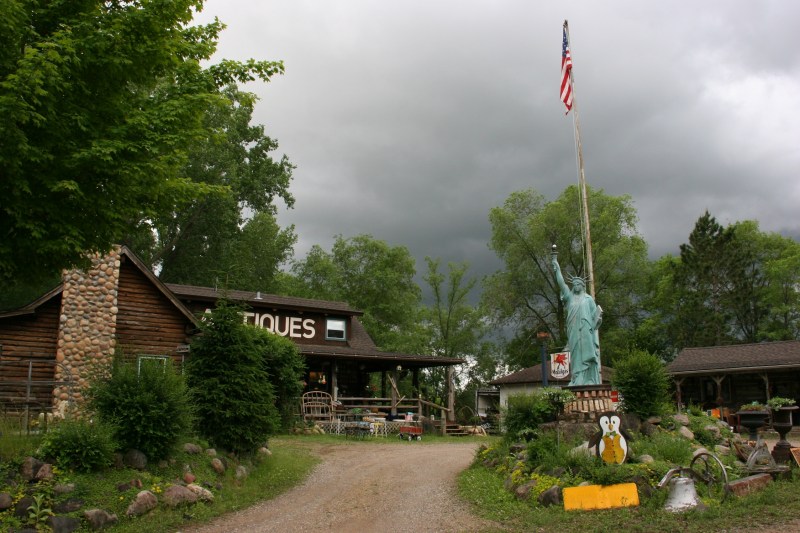 There's parking up by the log cabin/antique & collectibles shop.