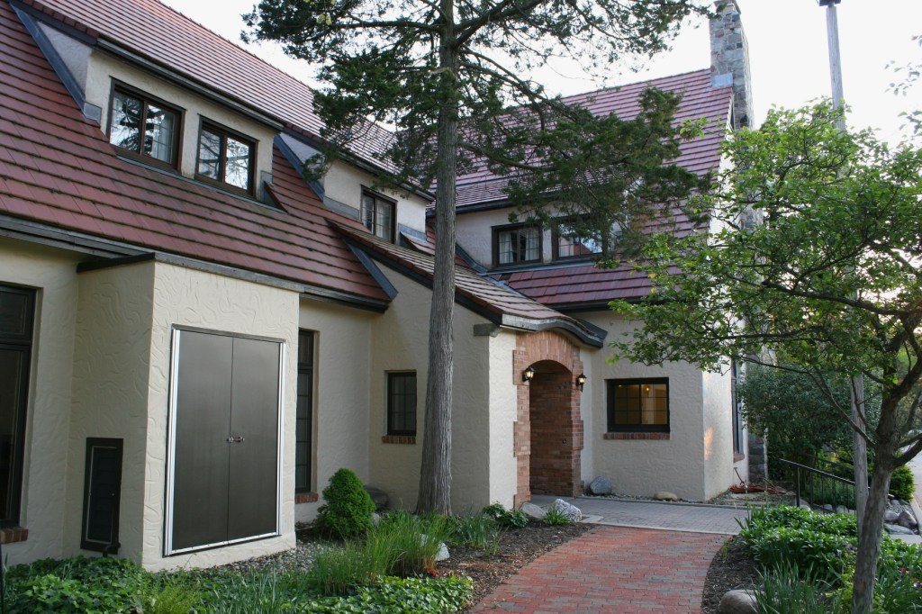 This is the original 1920s section of the historic inn with a dining room and lounge on the first floor and hotel rooms on the second level.