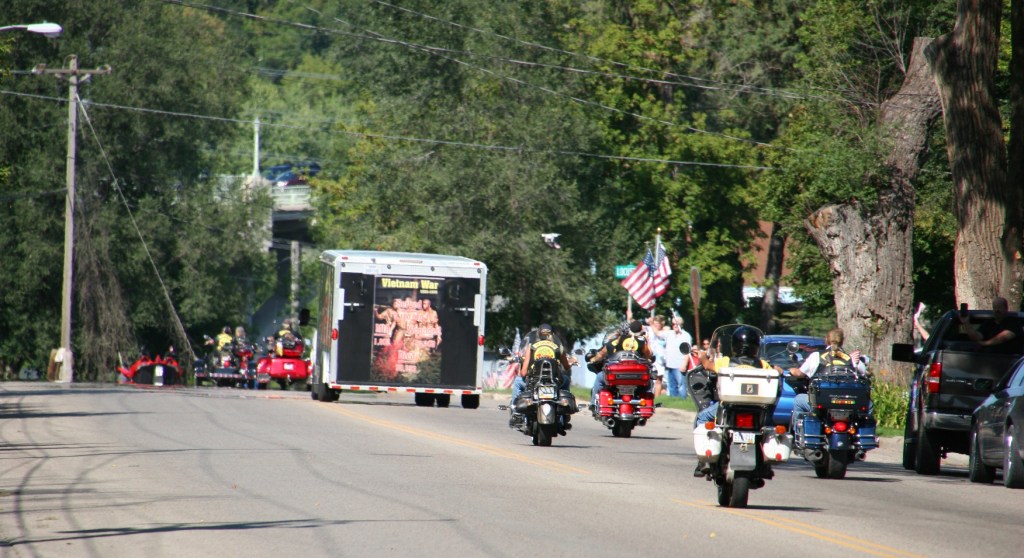 The trailer and accompanying vehicles continue north on Willow Street.