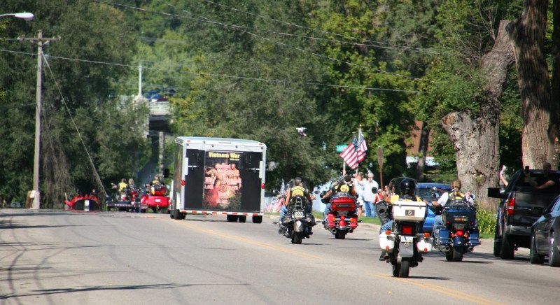 The trailer and accompanying vehicles continue north on Willow Street.