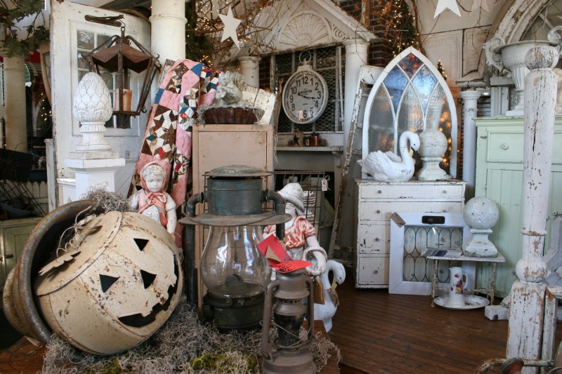 antique-shop-26-inside-door-displays-overview
