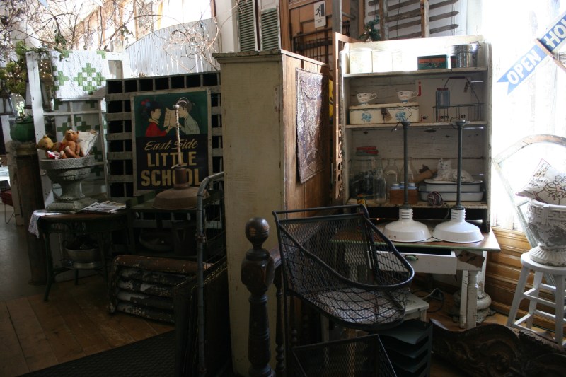 antique-shop-76-overview-main-floor