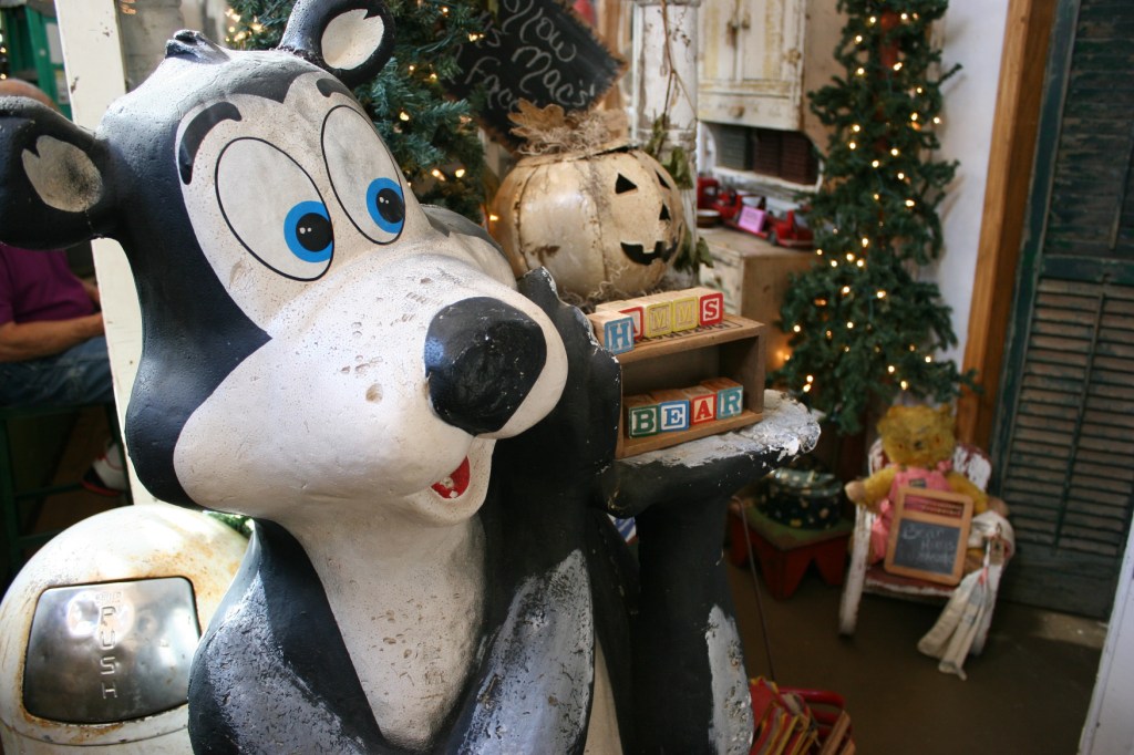 antique-shop-78-hamms-beer-bear