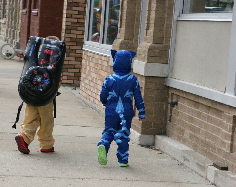 costume-parade-180-blue-kid-and-ghost-buster