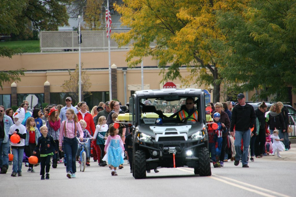 costume-parade-190-start-of-parade