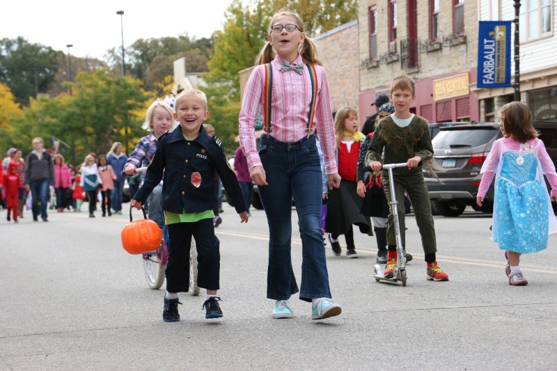 costume-parade-192-police-officer-nerd