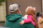 costume-parade-208-dad-holding-kid
