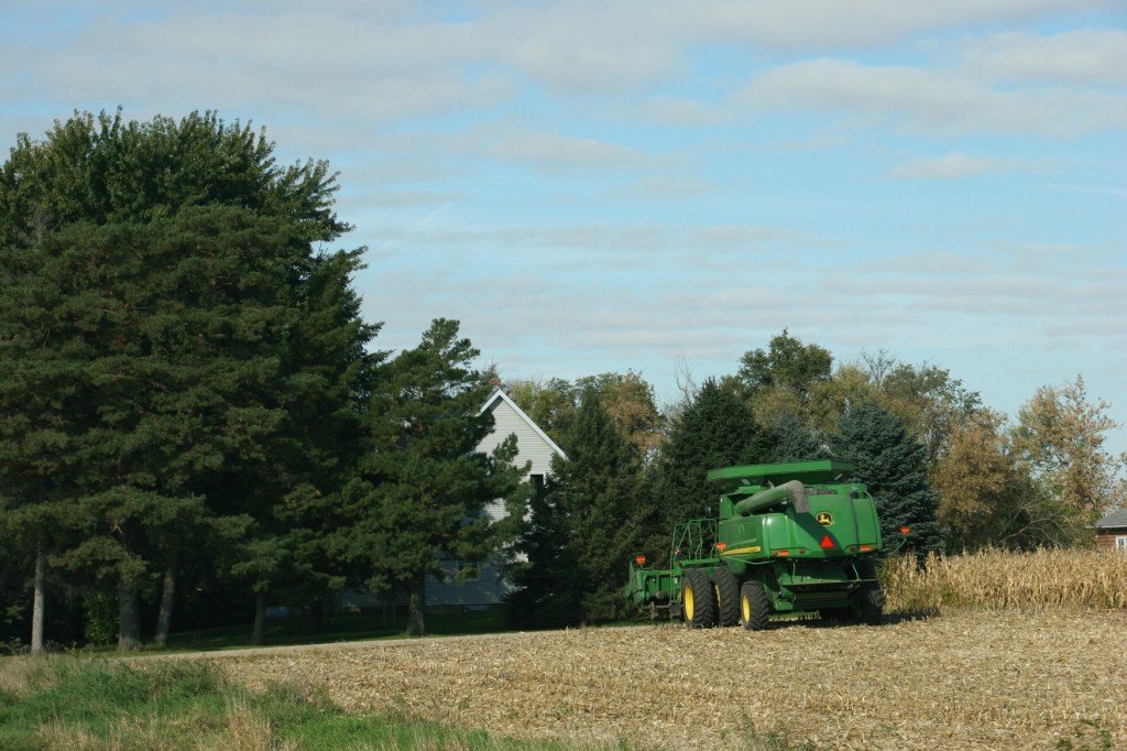 detour-51-john-deere-combine-in-field
