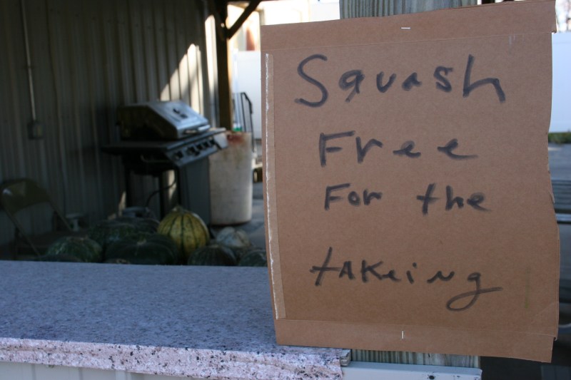 hayfield-24-free-squash-sign