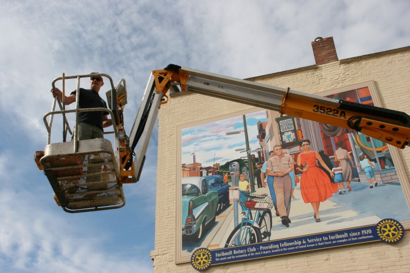 mural-154-dave-to-left-of-mural