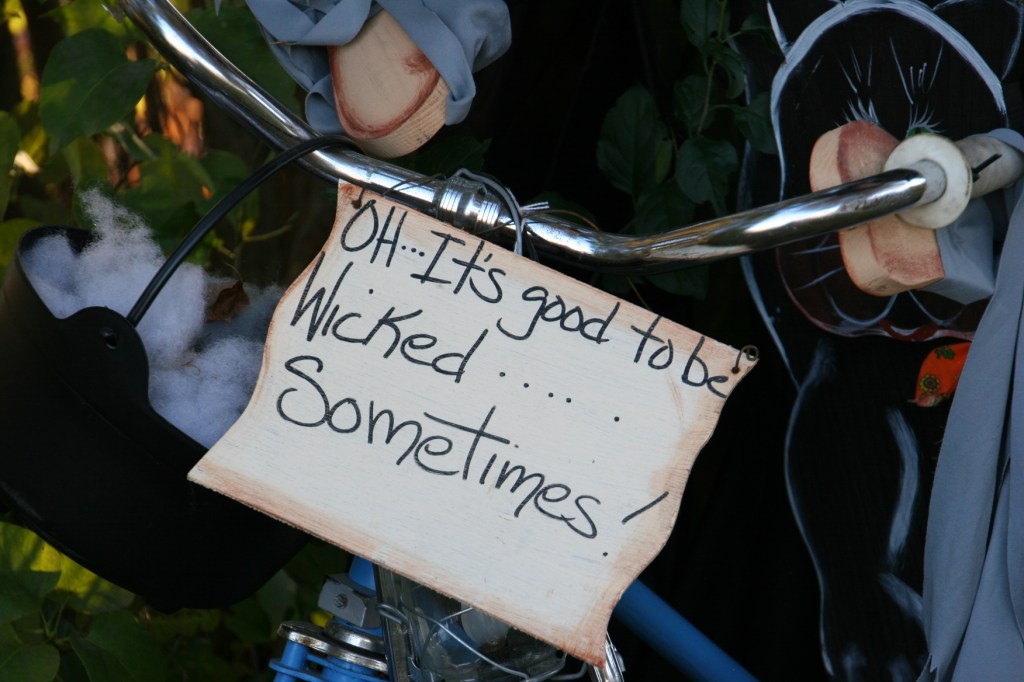 scarecrow-contest-258-wicked-sign
