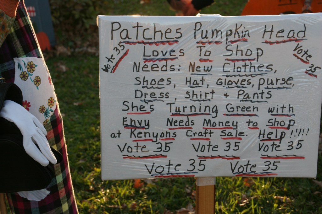 scarecrow-contest-267-vote-for-me-sign