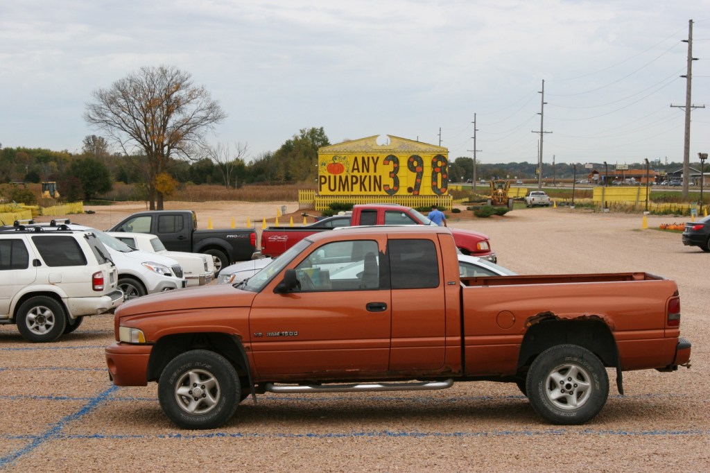 art-387-pumpkin-sign-and-parking-lot