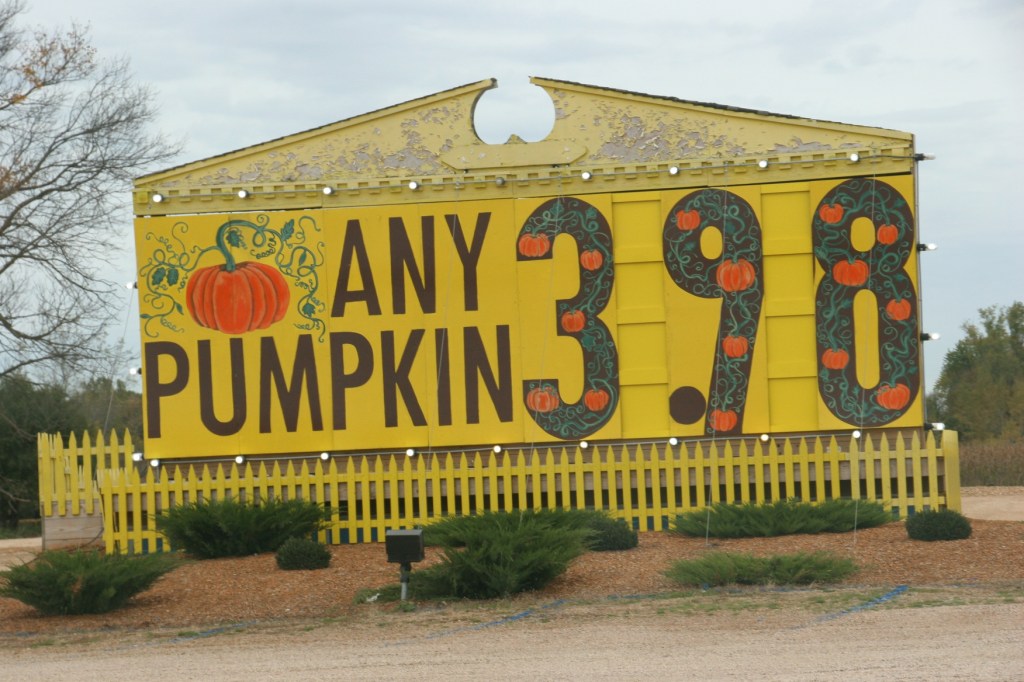 art-389-pumpkin-sign-close-up
