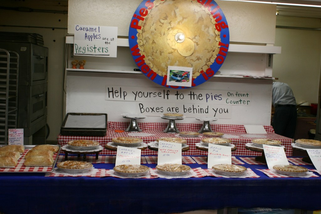 candy-store-334-pie-counter