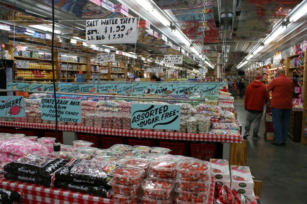 candy-store-342-taffy-display-with-people