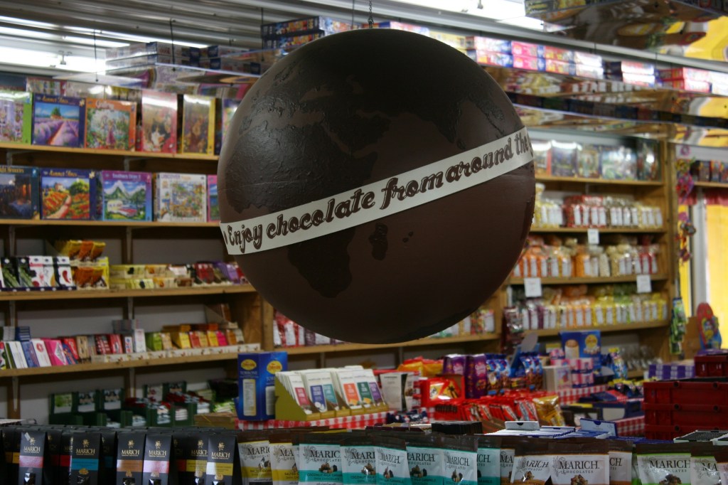 candy-store-346-chocolate-globe