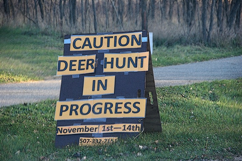trail-1-deer-hunt-sign