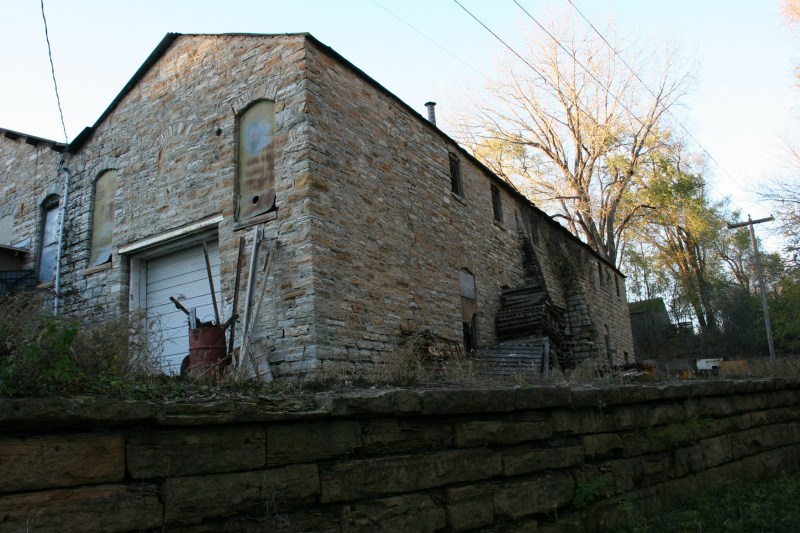 trail-12-limestone-wall-and-limestone-building