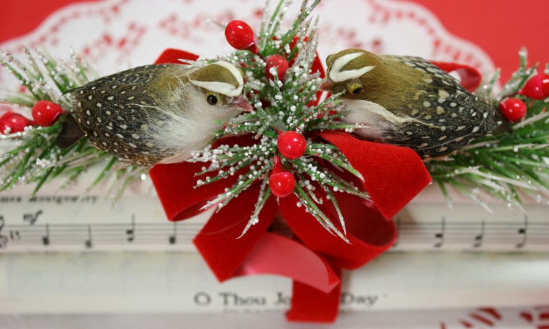 Each table is decorated with unique and festive holiday decor.