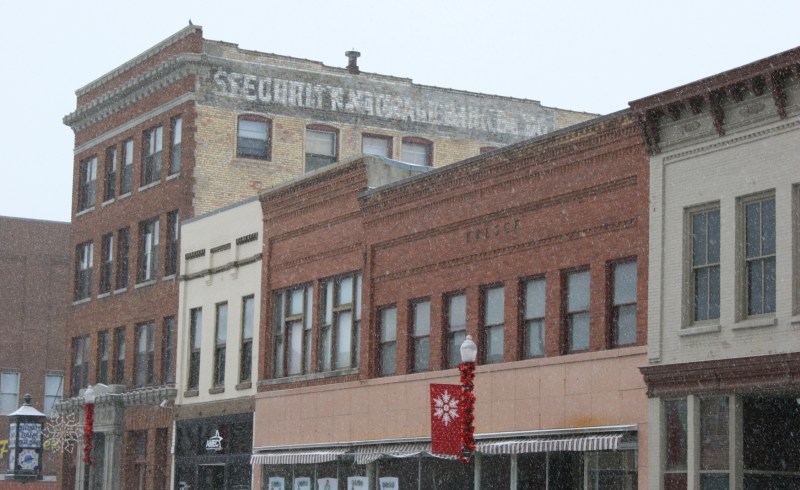 snowing-in-downtown-faribault-176