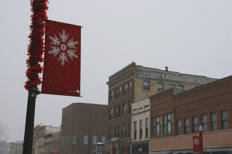 snowing-in-downtown-faribault-180