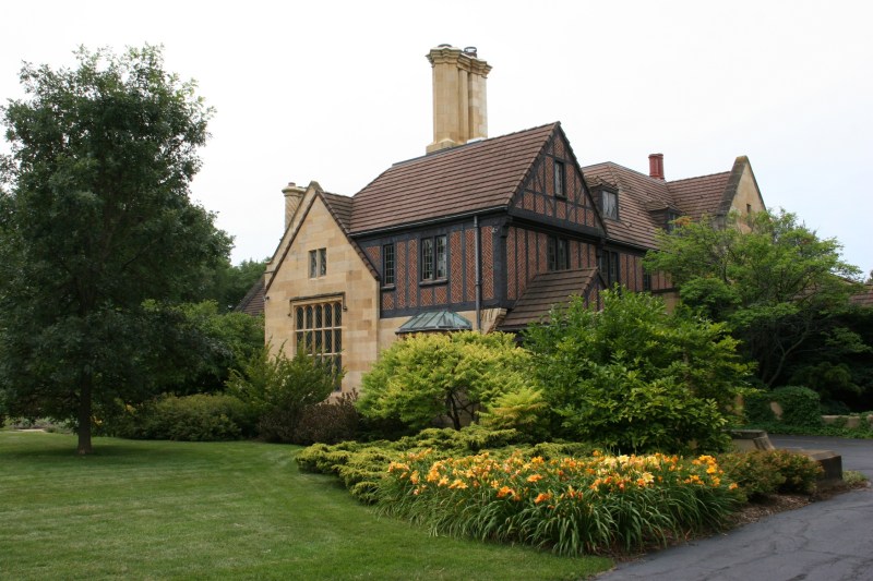 paine-gardens-106-side-view-with-gardens-in-foreground