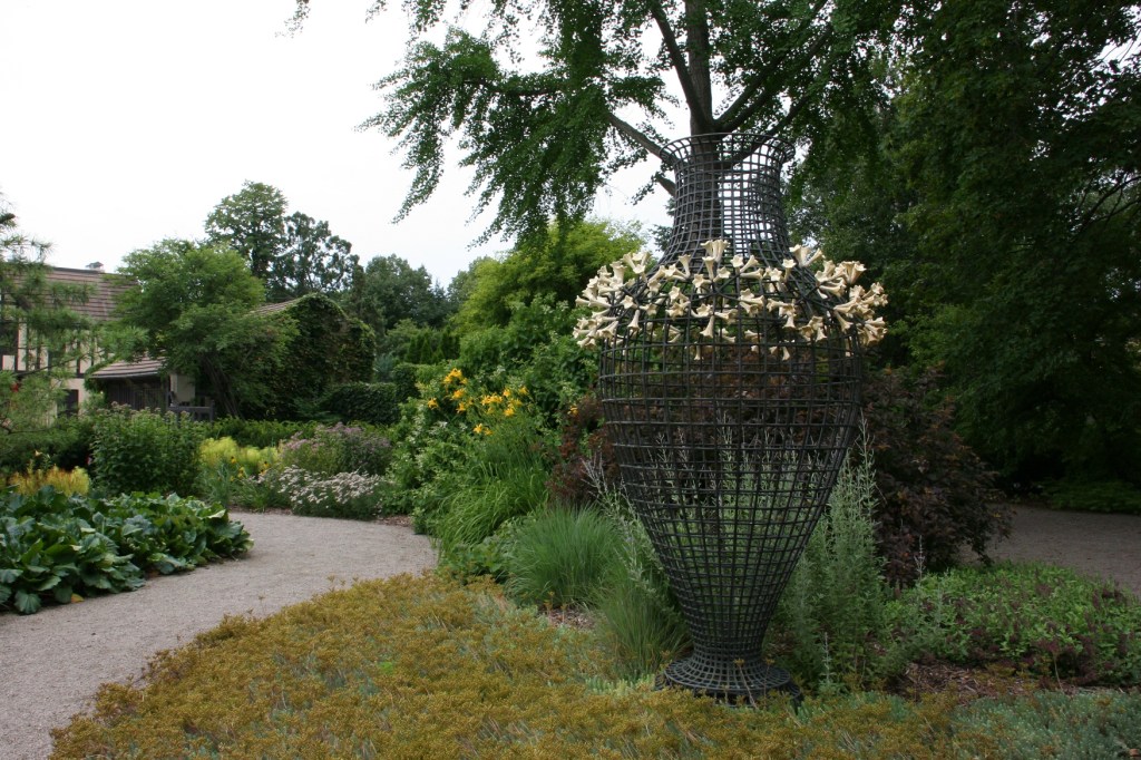 paine-gardens-116-wire-basket-sculpture