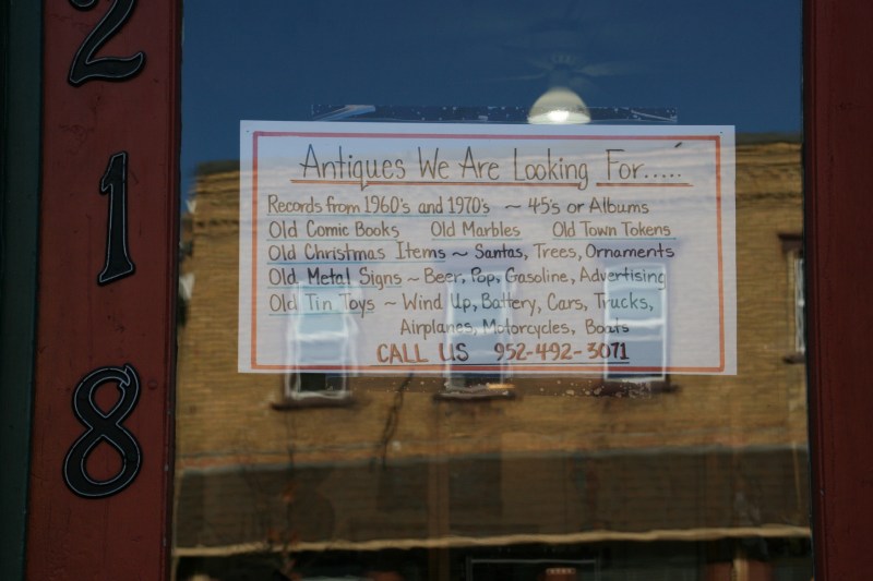 antique-shop-112-looking-for-antiques